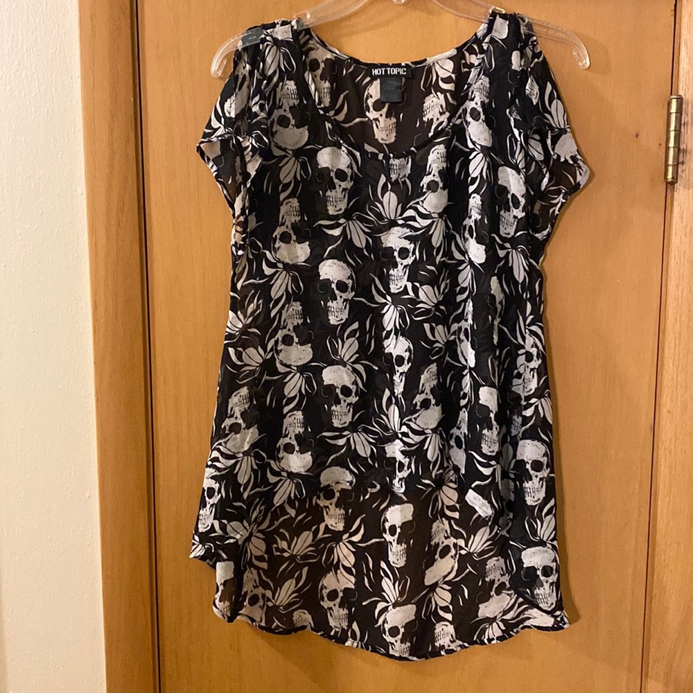Hot Topic Chiffon Skull Cold Shoulder High Low Top Goth Black White Size Small